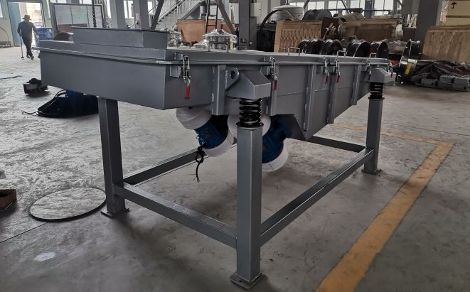 How to solve the problem of slow discharge of linear vibrating screen?