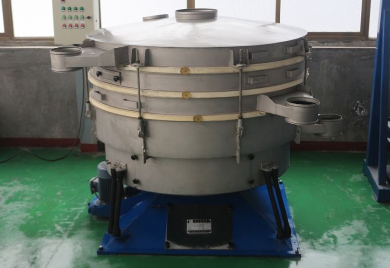 What are the requirements for installing a swing screen?