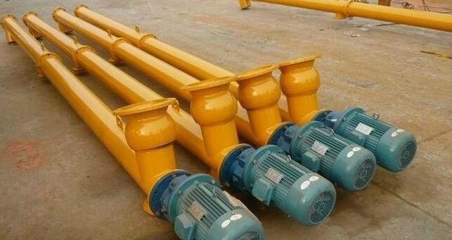 Screw conveyor structure features